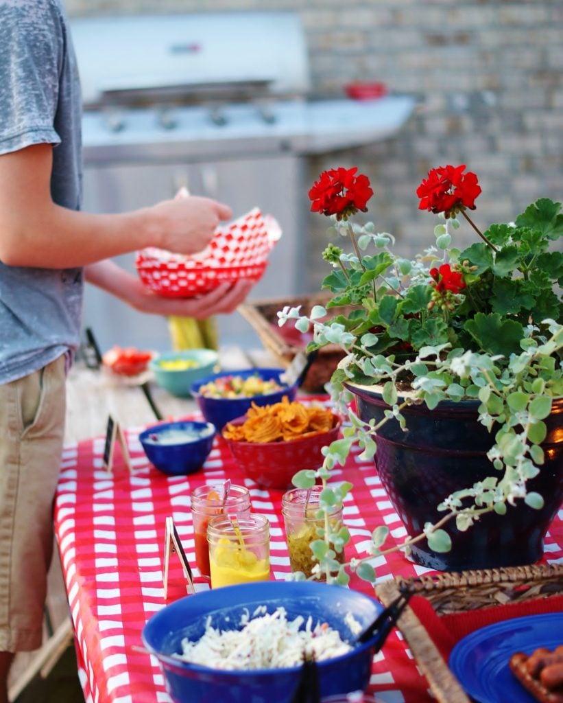 Summer Nights: 10 Tips For Outdoor Entertaining