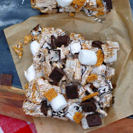 No Bake S'more bars with cereal single, upclose