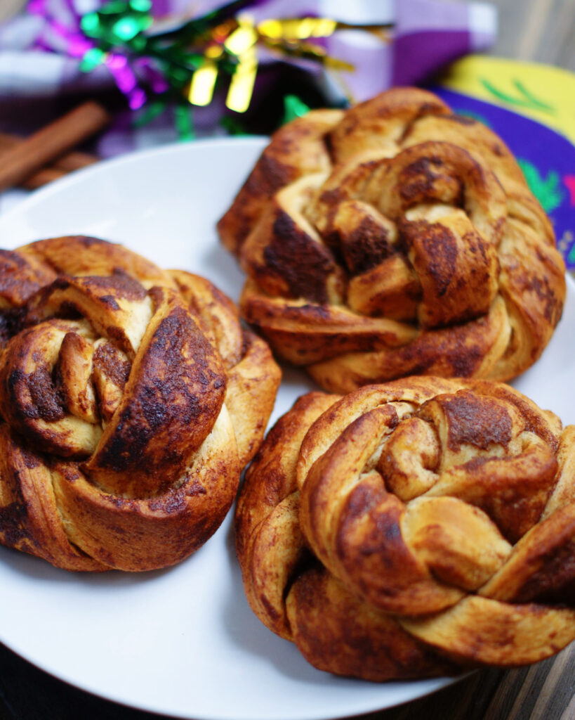 Easy Cinnamon Roll King Cakes Southern Discourse
