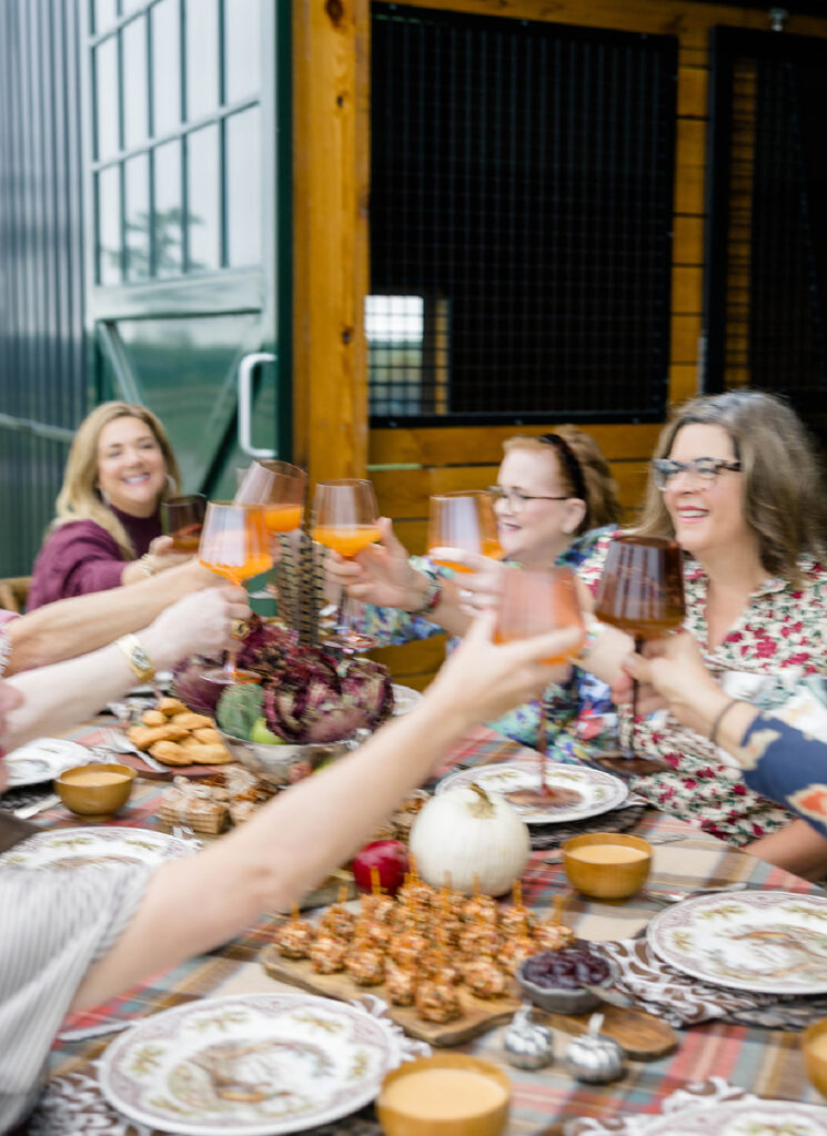 Dinner With Friends- Hosting a Friendsgiving